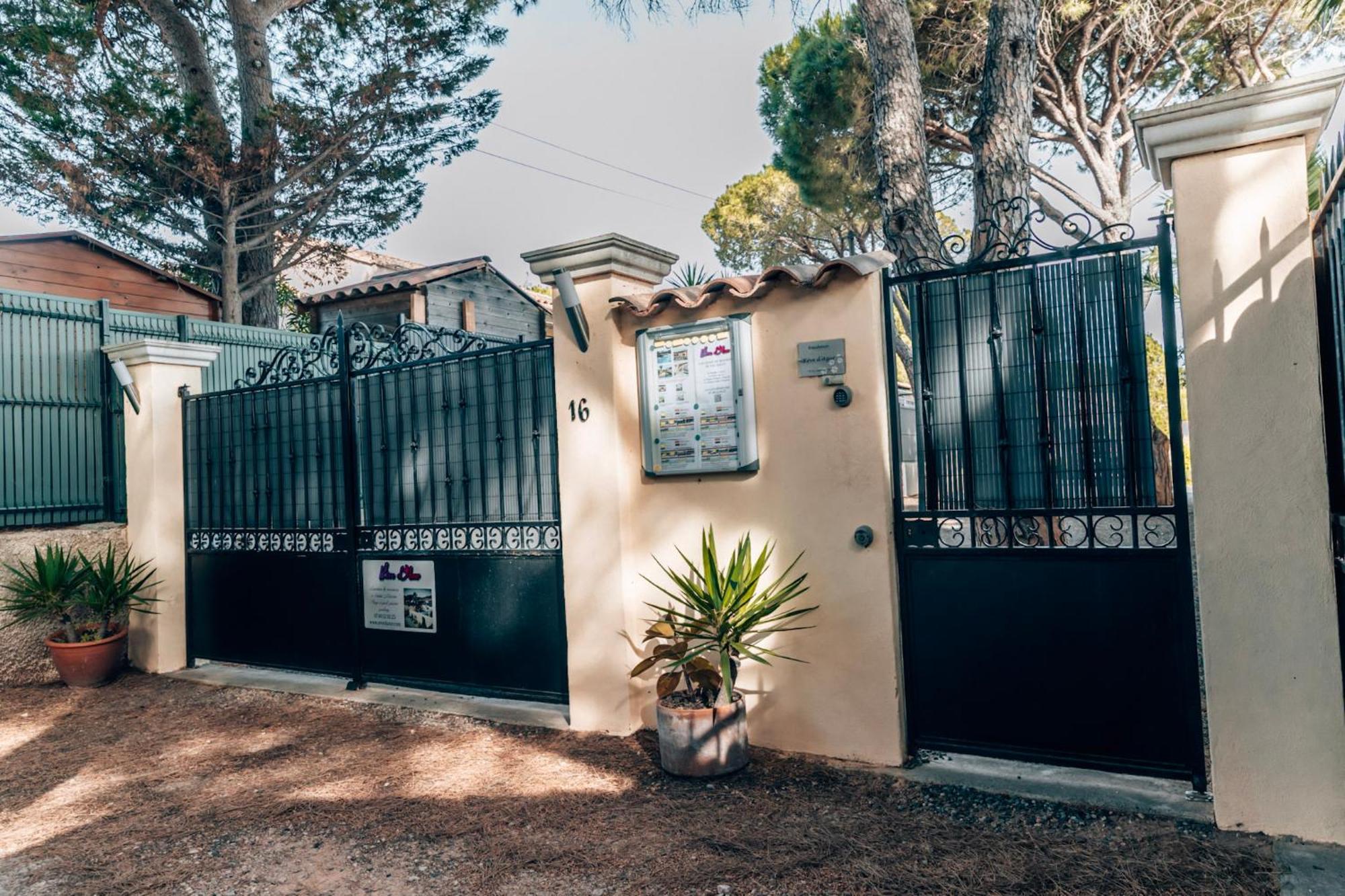 Reve D'Azur, Mazet En Bord De Mer, Parking, Piscine Partagee, Terrasse Bbq & Draps Inclus La Nartelle, 1 Salon, 1 Chambre, 1 Cuisine , 1 Sdb Σαιντ-Μαξίμ Εξωτερικό φωτογραφία