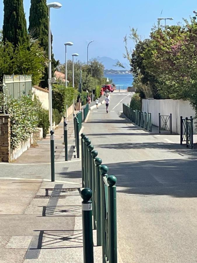Reve D'Azur, Mazet En Bord De Mer, Parking, Piscine Partagee, Terrasse Bbq & Draps Inclus La Nartelle, 1 Salon, 1 Chambre, 1 Cuisine , 1 Sdb Σαιντ-Μαξίμ Εξωτερικό φωτογραφία